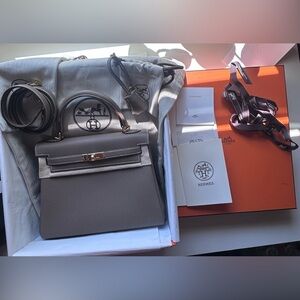 BNIB Authentic Hermès Kelly 25 Togo Etoupe with Gold Hardware Handbag Full Set